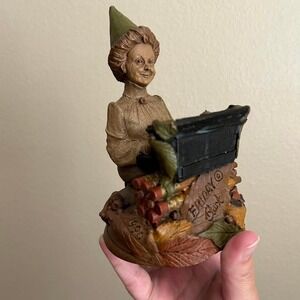 Vintage Witch Librarian Teacher Type Typewriter Tom Clark TGIF 1990 Figurine